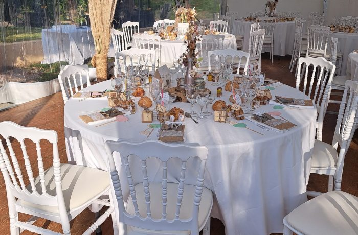 Chaise Napoléon table ronde